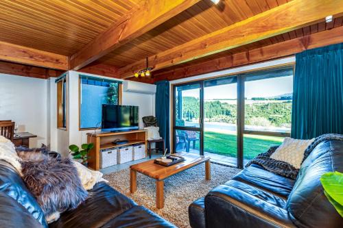 Rakaia Gorge Views | Mt Hutt in Windwhistle