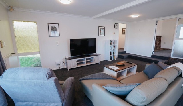Redwood Lodge Retreat by Aotearoa Airbnb Management in Rotorua