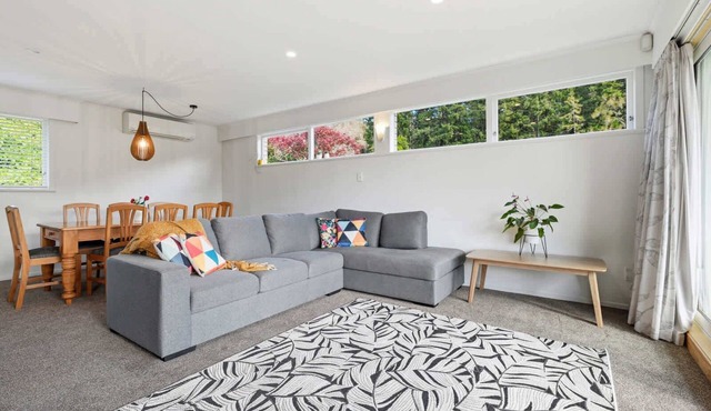 Redwoods Edge - Forest Walk, Spa Pool, Sleeps 12
