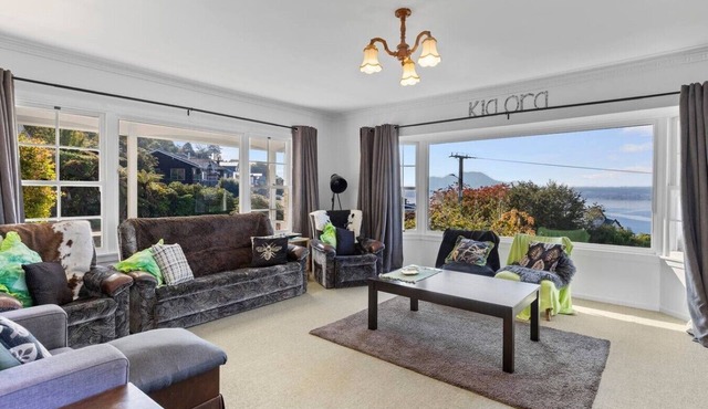 Relax and Recharge overlooking Lake Taupo in Taupō