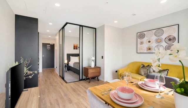 Relaxing City Center Studio Close to Queen St