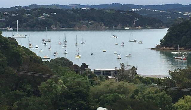 Relaxing home with views over Matauwhi Bay and an easy walk to Russell township in Russell