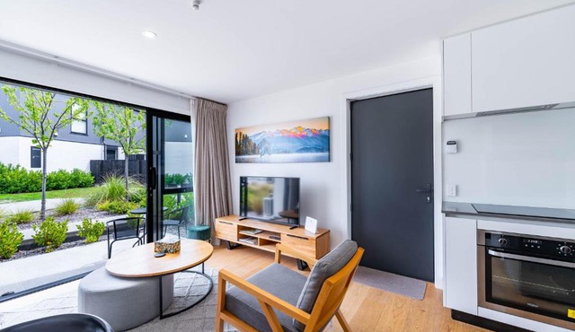 Relaxing retreat by the river in Wanaka