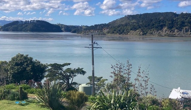 Remote waterfront bach retreat in Kāwhia Harbour