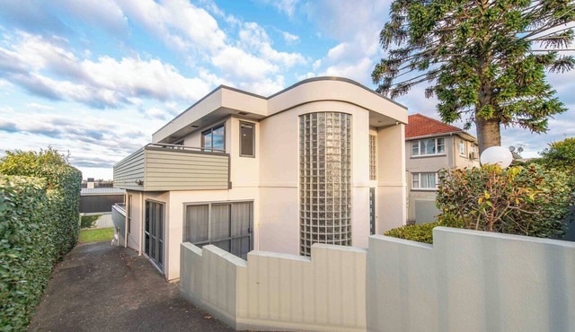 Remuera Elegance - Spacious & Stylish 6-BR House in Auckland