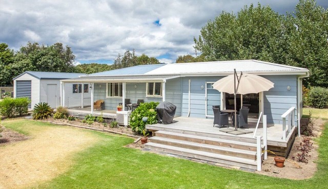 Renga Renga Retreat – Garden Cottage Near the Beach in Tirohanga