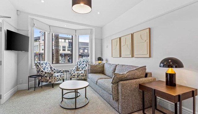 Renovated Jervois Road King Bed Parking