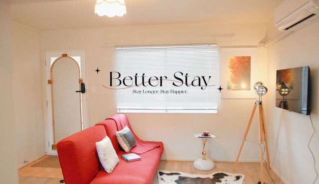 Retro Hideaway | Refreshed 1BR | Sleeps 4 in Lower Hutt