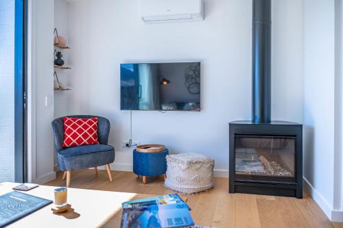 Riverside Lodge- 2 Bedroom Unit in Albert Town