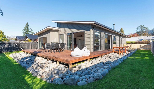 Riverstone Retreat - Turangi Holiday Home