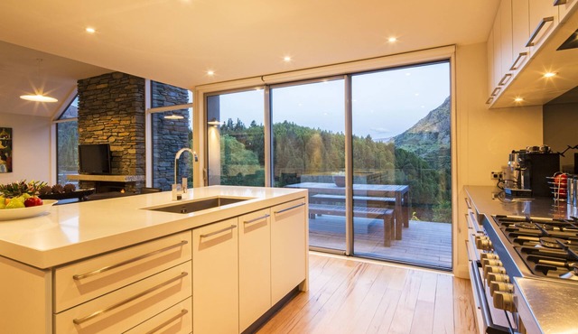 Riverview Retreat in Arthur's Point