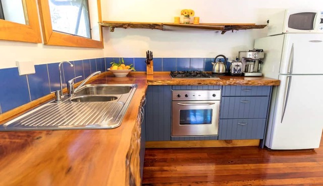 Romantic Cottage Rental with Outdoor Bathtub in Bay of Islands, New Zealand in Kerikeri