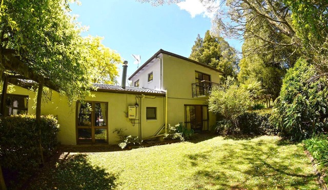 Romantic Getaway Nestled in Nature near New Plymouth, North Island
