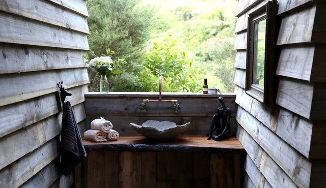 Romantic Glamping Getaway near the Beaches in Waihi, North Island