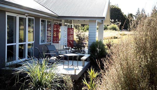 Romantic Rental with a Luxurious Hot Tub near Tongariro Crossing, New Zealand