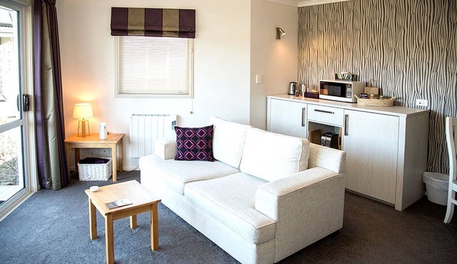Romantic Rental with a Luxurious Hot Tub near Tongariro Crossing, New Zealand in Horopito