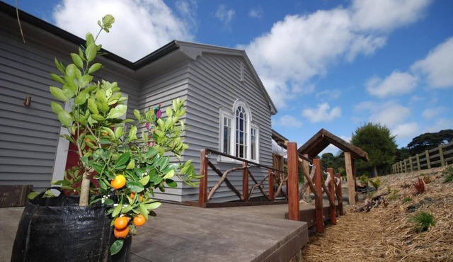 Romantic Retreat - Honeysuckle Cottage