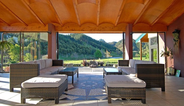 Romantic Suite in an Eco-Friendly Nature Lodge on New Zealand'a North Island