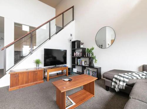 Roomy Loft 2 Bedroom with Free Parking Zodiak Stays in Auckland