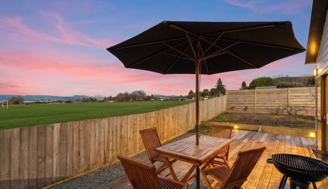 Rotorua 3BR Adventure Base with Air-Con & Parking