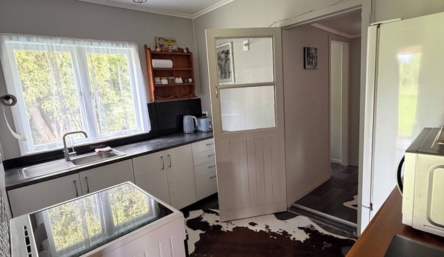 Rotorua Rustic Cottage in Horohoro