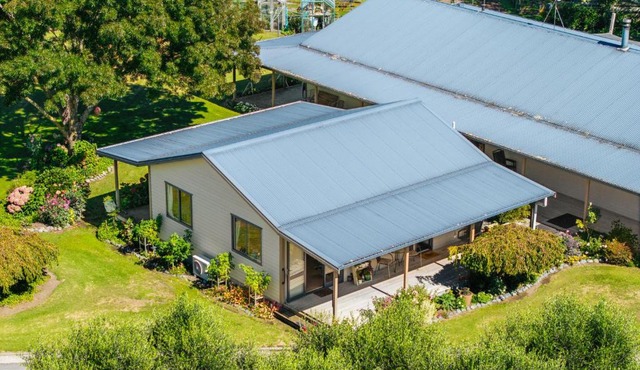 Rural cottage minutes from Gisborne