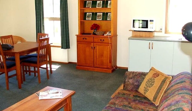 Rural Farm Stay Cottage with Full Kitchen on the South Island of New Zealand in Mid Dome