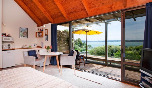 Russell Accommodation - Te Manaaki Villa in Russell