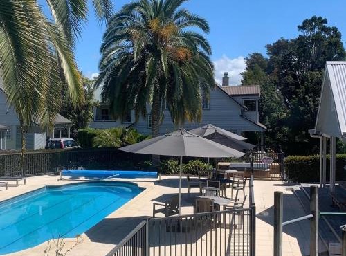 Russell Cottages - Cooks Cottage 4 Bedroom - POOL-SPA-BBQ in Russell