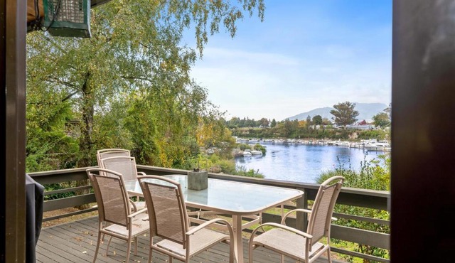 Rutherfurd Lakehouse - Taupō Holiday Home in Taupo