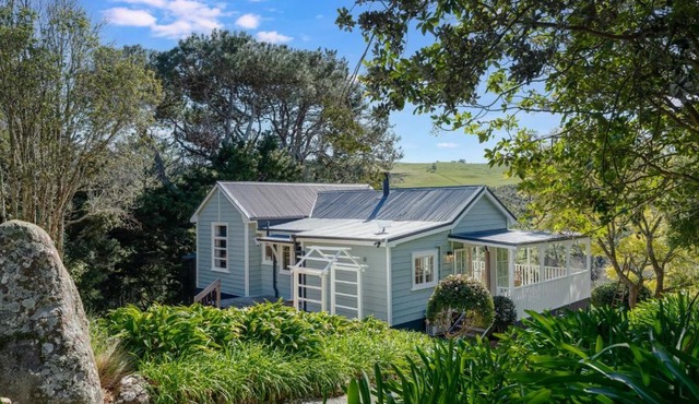 Saddlers Cottage by Homello in Auckland