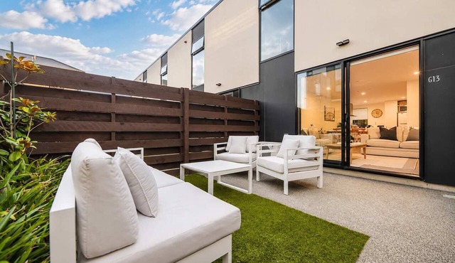 Salisbury Garden | 2BR with Parking | CBD in Christchurch