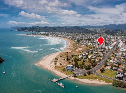 Sans Souchi - Whangamata Holiday Home in Whangamata