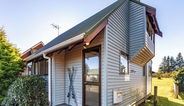 Scottbase - Waimarino Holiday Home