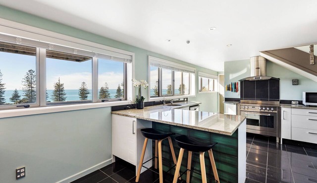 Sea and City Penthouse - Napier CBD