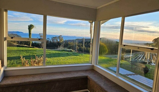 Sea & Mountain Views Retreat on Rosemary Farm in Waihi