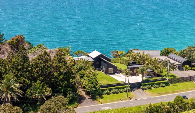 Sea Views & Space to Play in Waiheke Island
