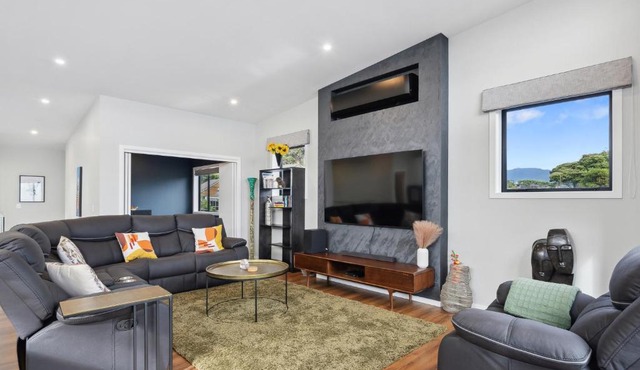 Seabreeze Retreat - Paraparaumu Holiday Home in Paraparaumu