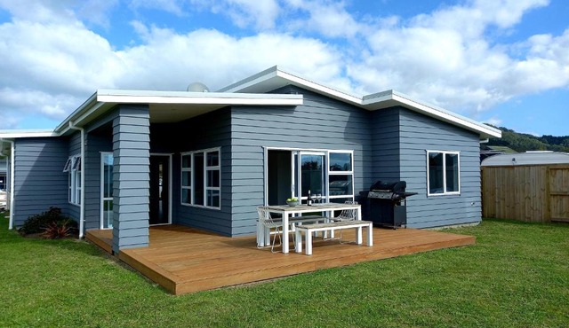 Seascape - Cooks Beach Holiday Home in Cooks Beach
