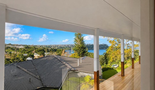 Secluded 5BR Retreat w Bay Views & 5-min to Beach in Auckland