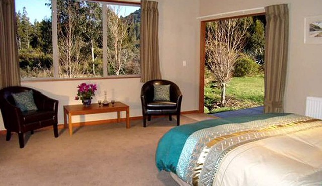 Secluded Bed and Breakfast Nestled in Woodlands South of Hokitika, New Zealand in Ross