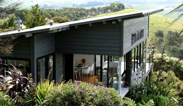 Secluded Coastal Cottage Rental with Stunning Views near Whangarei, North Island