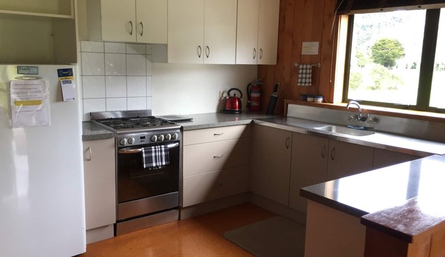 Self Contained House @ White Star Station Colville