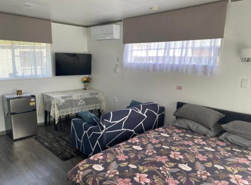 Self Contained Unit, Private Bathroom, Private Entrance, Close to Shops & Hospital Homestay in Hamilton