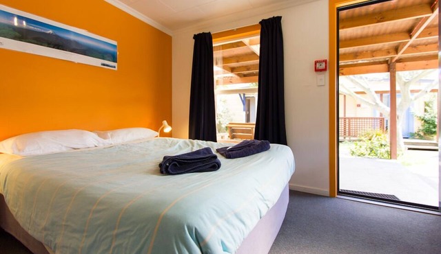 Sequoia Lodge & Backpackers in Picton
