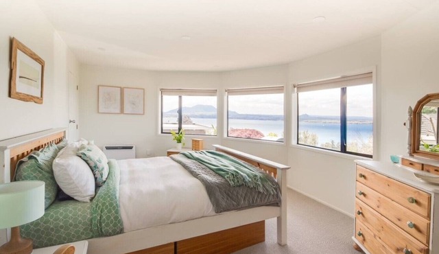 Serendipity Too- panoramic lake views, and contemporary interiors