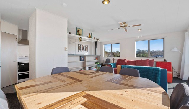 Serenity Lakehouse - Rotorua Holiday Home in Rotorua