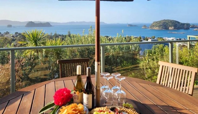 Seven Island View Hahei with magnificient views from the spacious deck