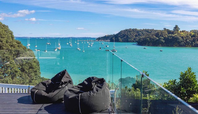 Shelly Beach Escape Sea Views & Sauna in Waiheke Island