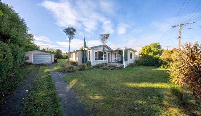 Short Walk to Lake and Shops - The Green House in Te Anau